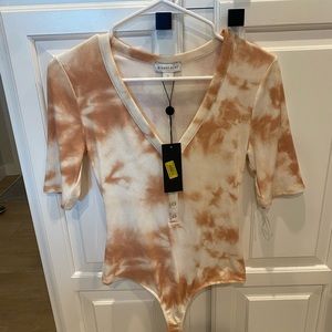 gianna bini Tan Tie Dye bodysuit NWT MSRP $49 Knit Henley Lounge ware Small